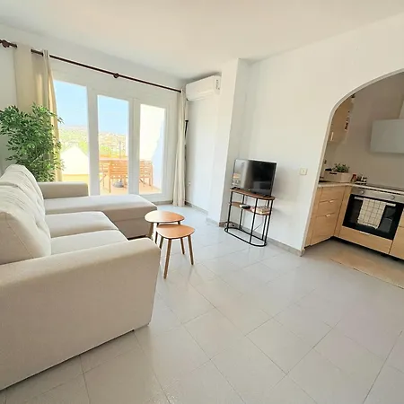 Penthouse Retreat With Pool * カルプ