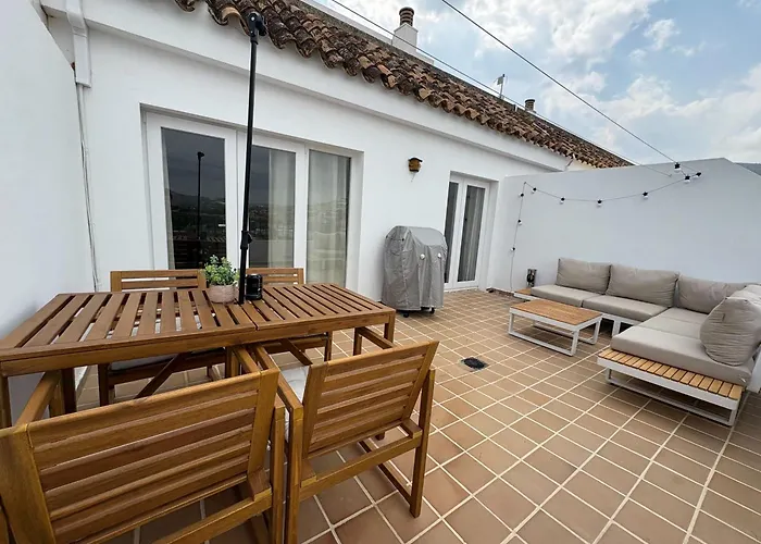 Penthouse Retreat With Pool