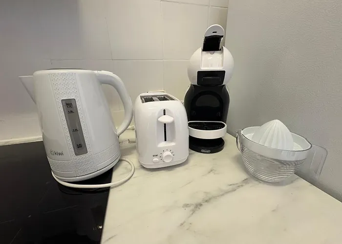 Penthouse Retreat With Pool Appartement *