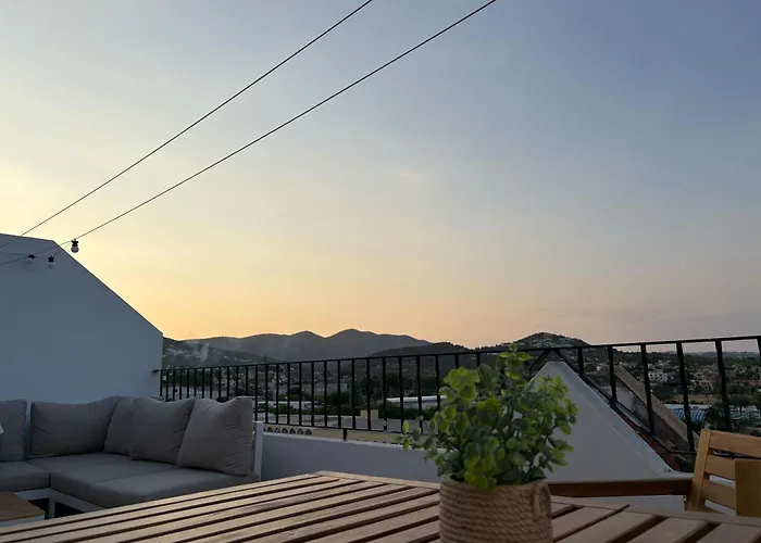 Διαμέρισμα Penthouse Retreat With Pool Κάλπε