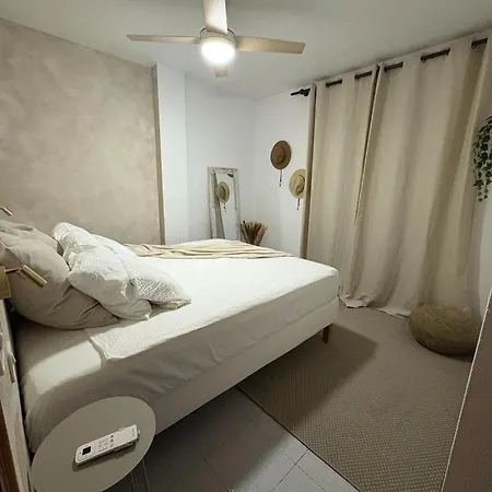 Penthouse Retreat With Pool Διαμέρισμα